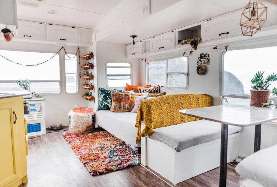 Caravana decorada en estilo boho