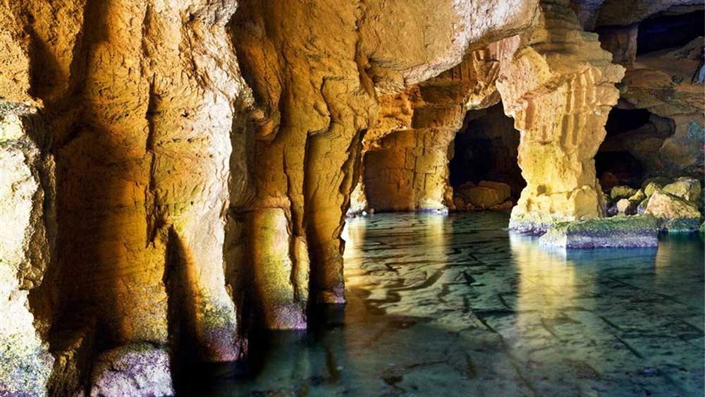 Cueva Tallada