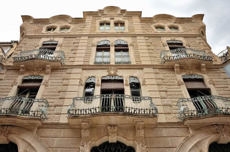 Fachada modernista en alcoy