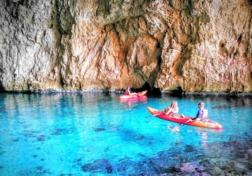 Kayak nella grotta tallada, xàbia (alicante)