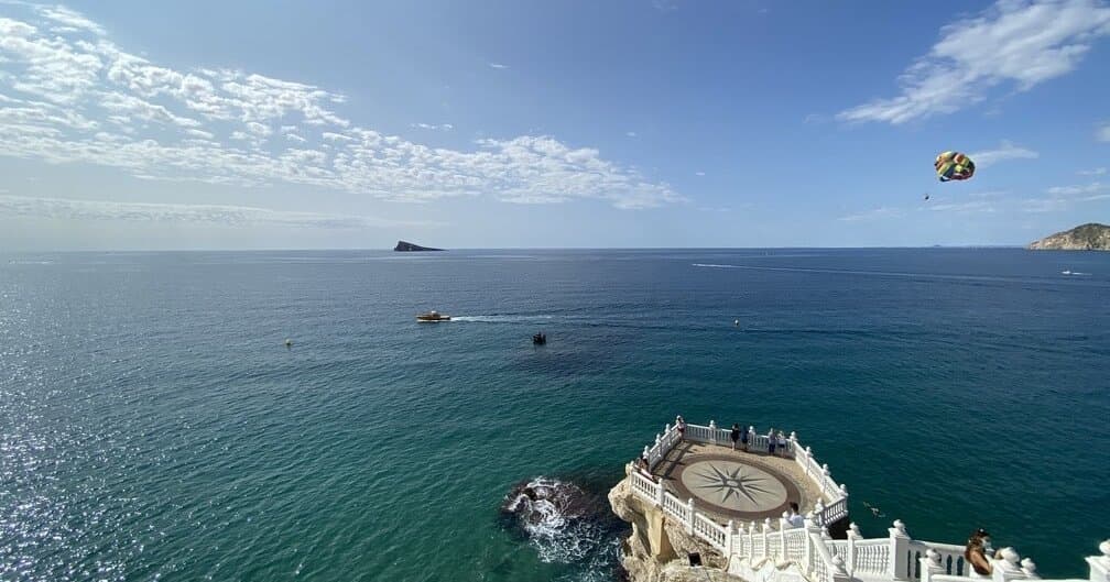 Mirador de la Punta Canfali con vistas a la Isla de Benidorm