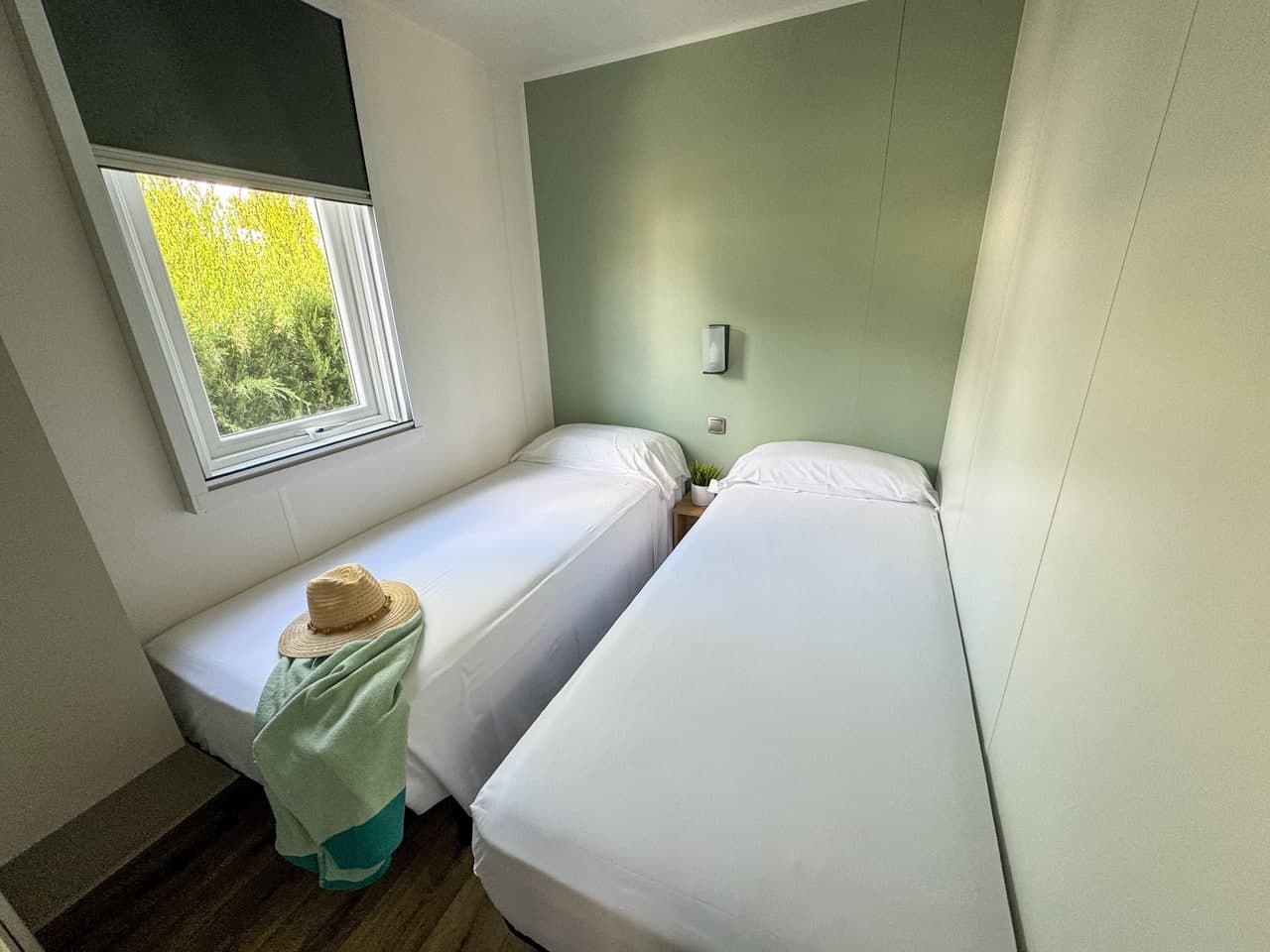 Bungalow Armanello XL: bedroom with single beds