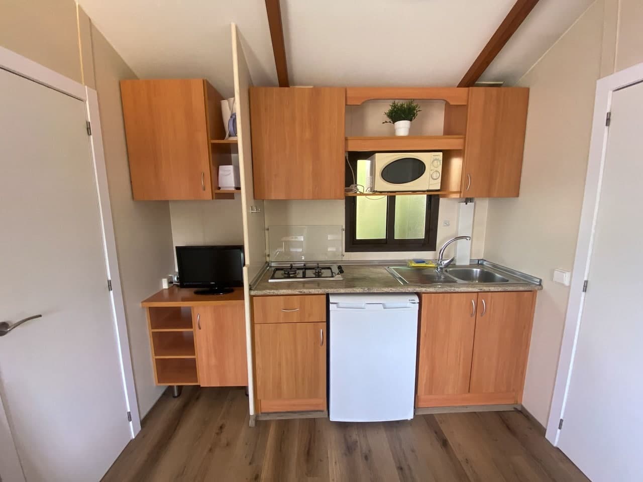 Adapted bungalow: living room and kitchen