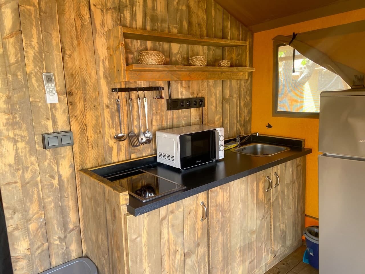 Karibu: kitchen