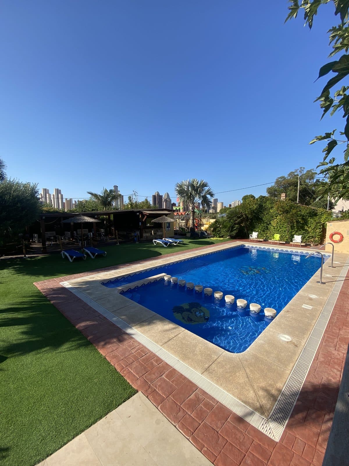 Piscinas y parques