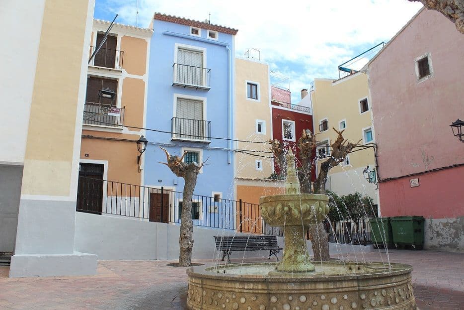 Piazza del centro storico di villajoyosa