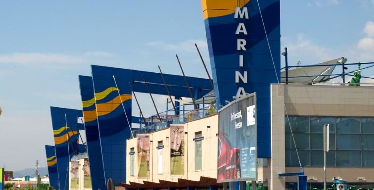 Außenansicht des Einkaufszentrums La Marina in Finestrat