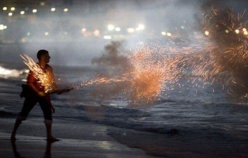 Fuochi d'artificio durante lo sbarco a la vila