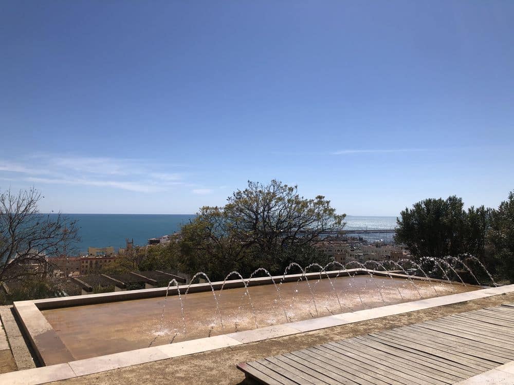 Vista del mar desde el castillo de Santa Bárbara en Alicante