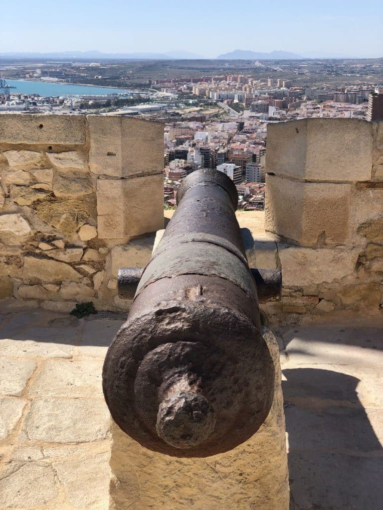 Canon muralla castillo vista alicante