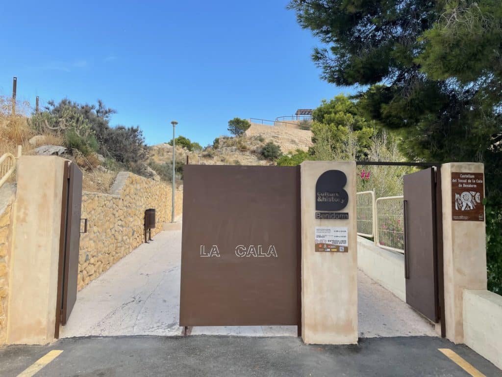 Entrada complejo el tossal benidorm