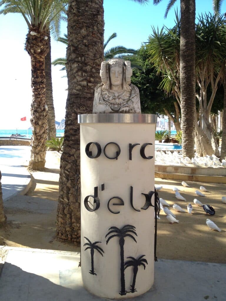 Ingang van het elche park in benidorm
