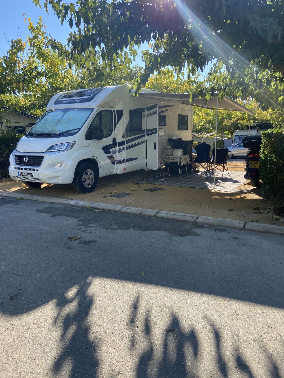 Autocaravana en parcela de Camping Armanello