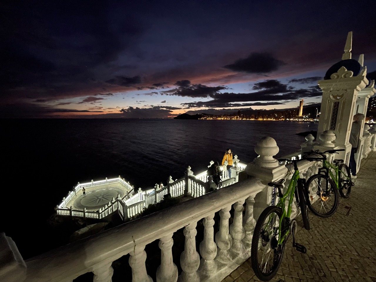 Mirador de Benidorm de noche