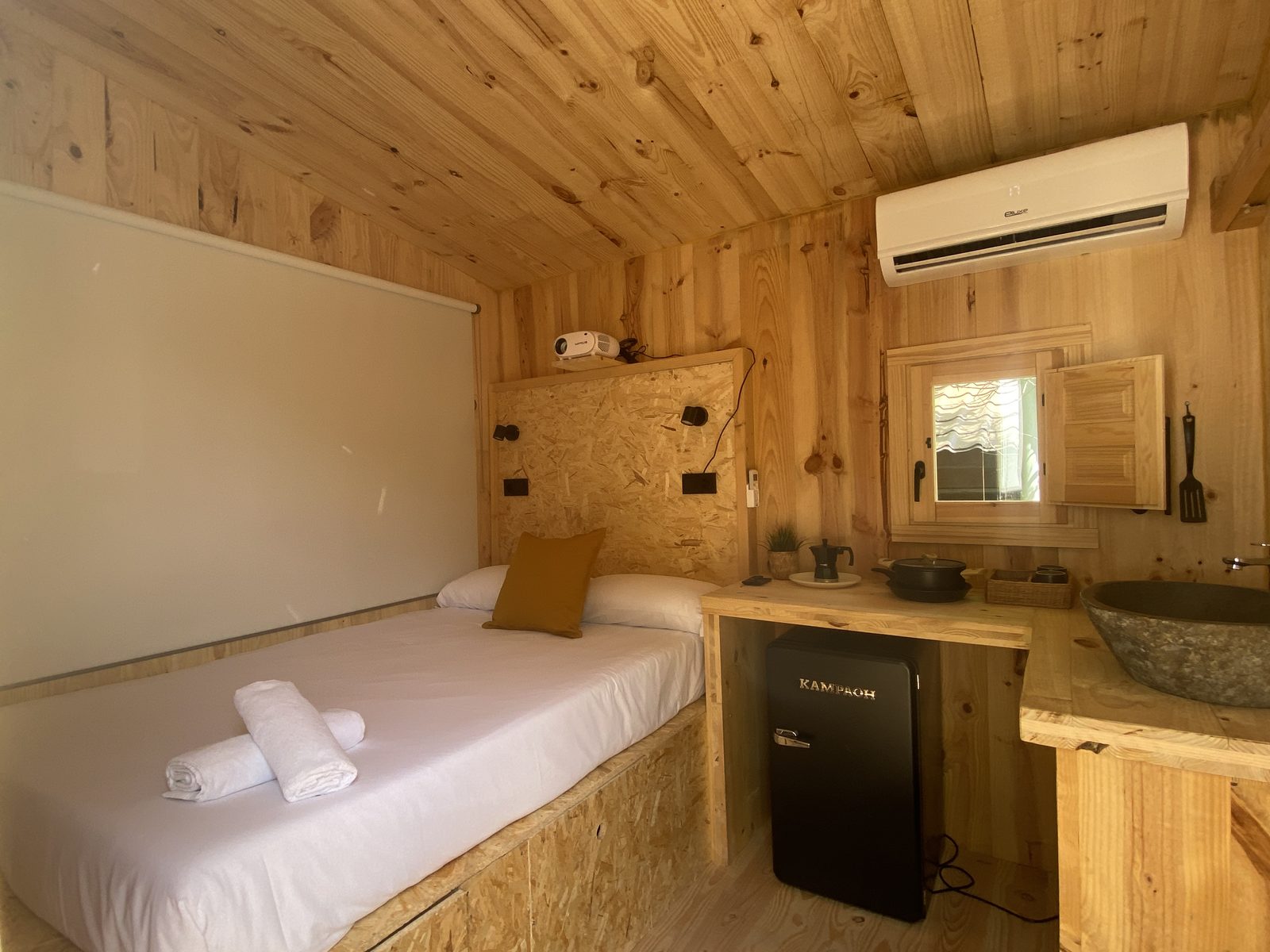 Interior de la tiny house Kampaoh