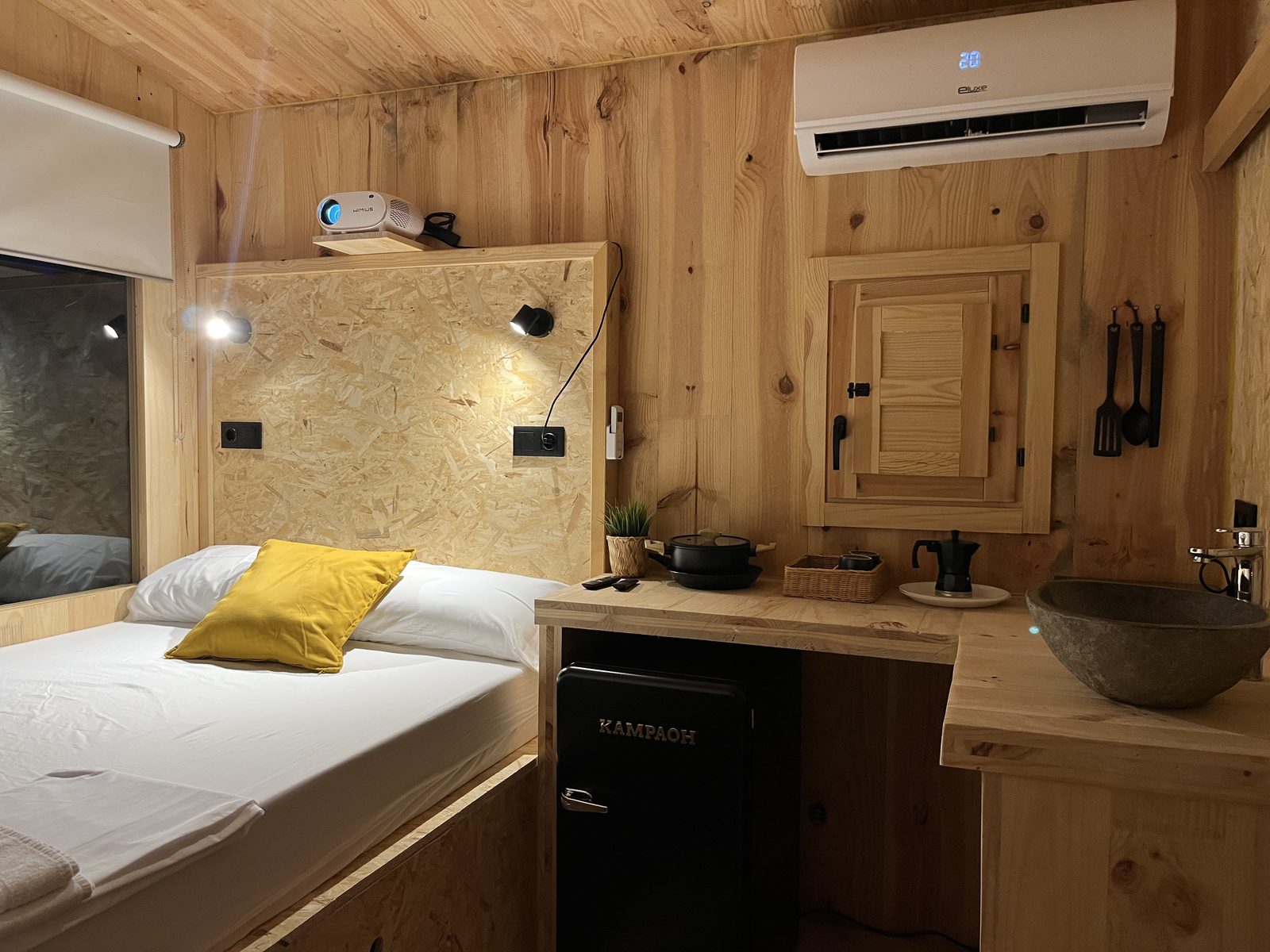 Dormitorio de la tiny house Yuca Kampaoh