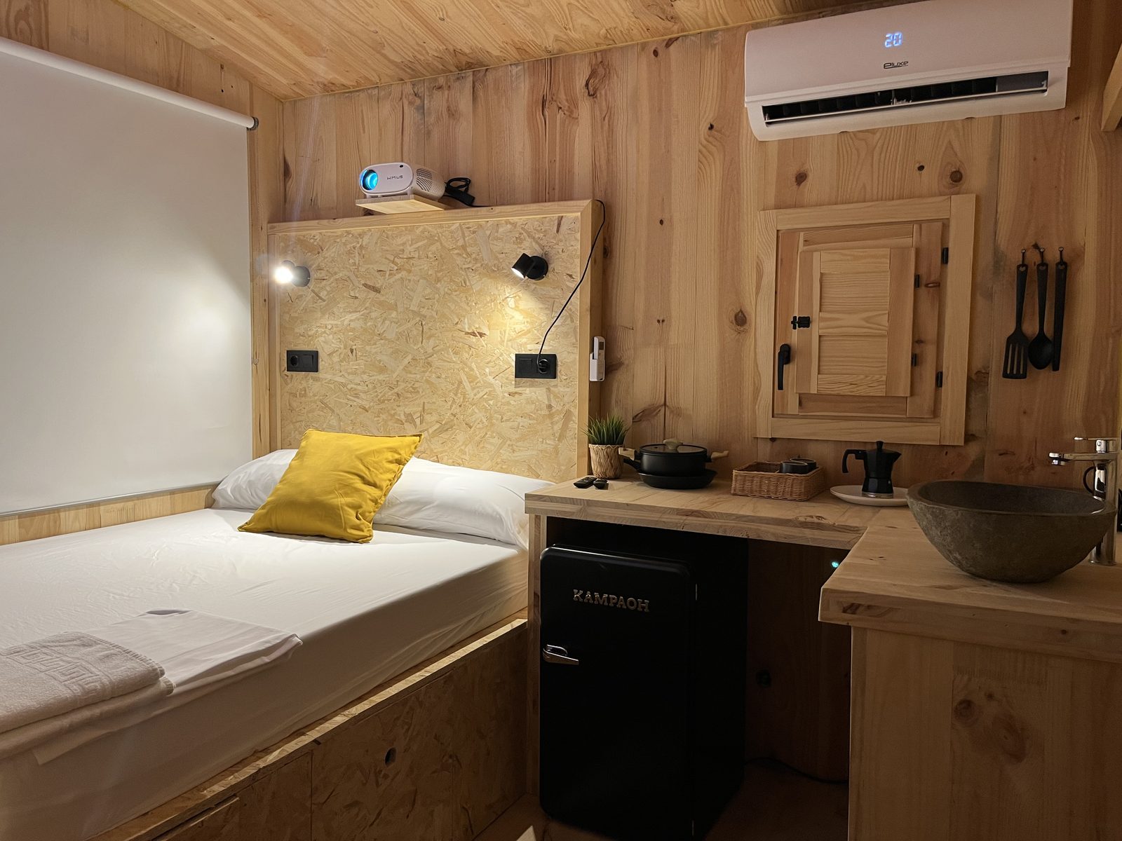 Interior de la tiny house Yuca Kampaoh