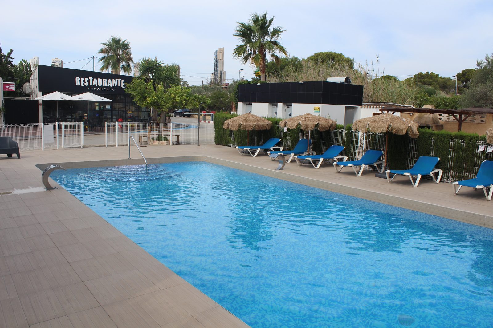 Piscina del camping, vista general