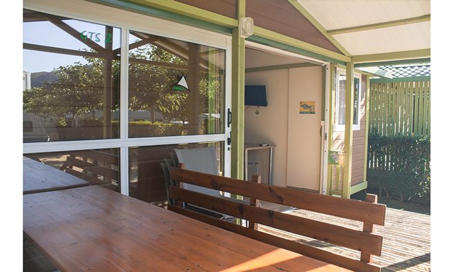 Camping Armanello Terraza Bungalow Samoa 1