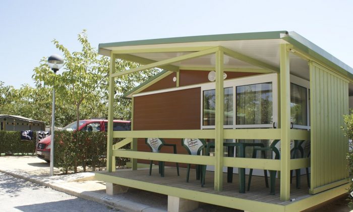 Casita con terraza en camping benidorm armanello