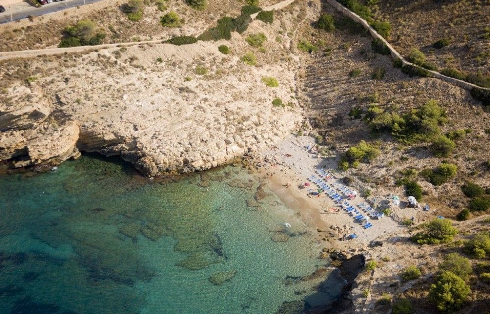 Foto fra luften til cala tio ximo i benidorm