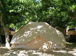 Camping con tiendas de alquiler