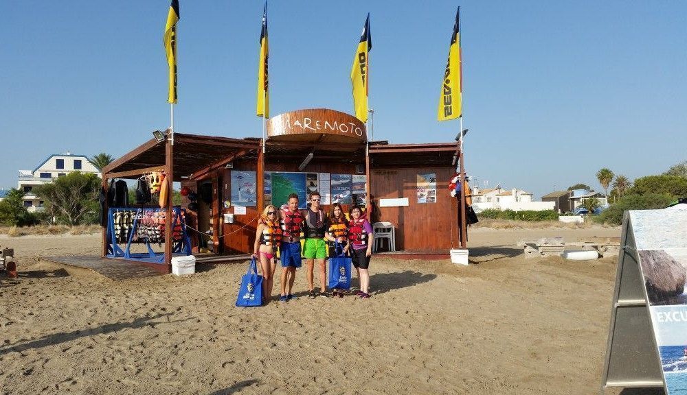 Wateractiviteiten maremoto, op het strand van la marineta casiana