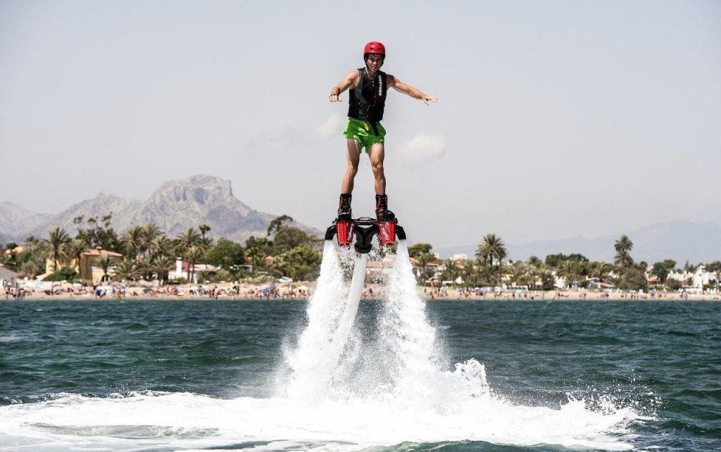 Wasseraktivitäten in denia, flyboard