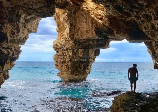 Cueva de los arcos en cala moraig, poble nou de benitatxell