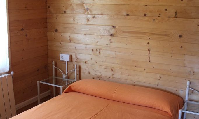 Habitación de matrimonio en el bungalow de grupo