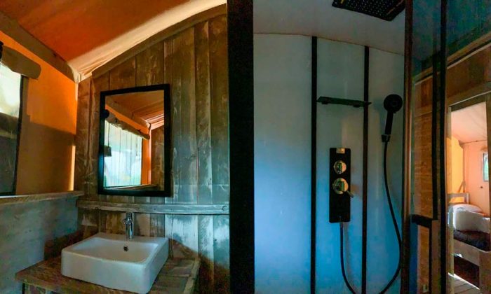Baño Tienda Safari