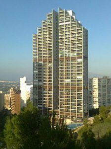 Mirador del mediterraneo à benidorm, l'un des plus hauts bâtiments de benidorm