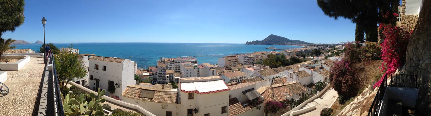 Panoramautsikt fra utsiktspunktet cronistas de altea (alicante)