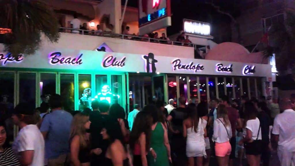 Entrada de penelope beach club benidorm