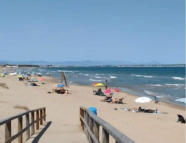 Strand el rebollo in la marina (alicante)