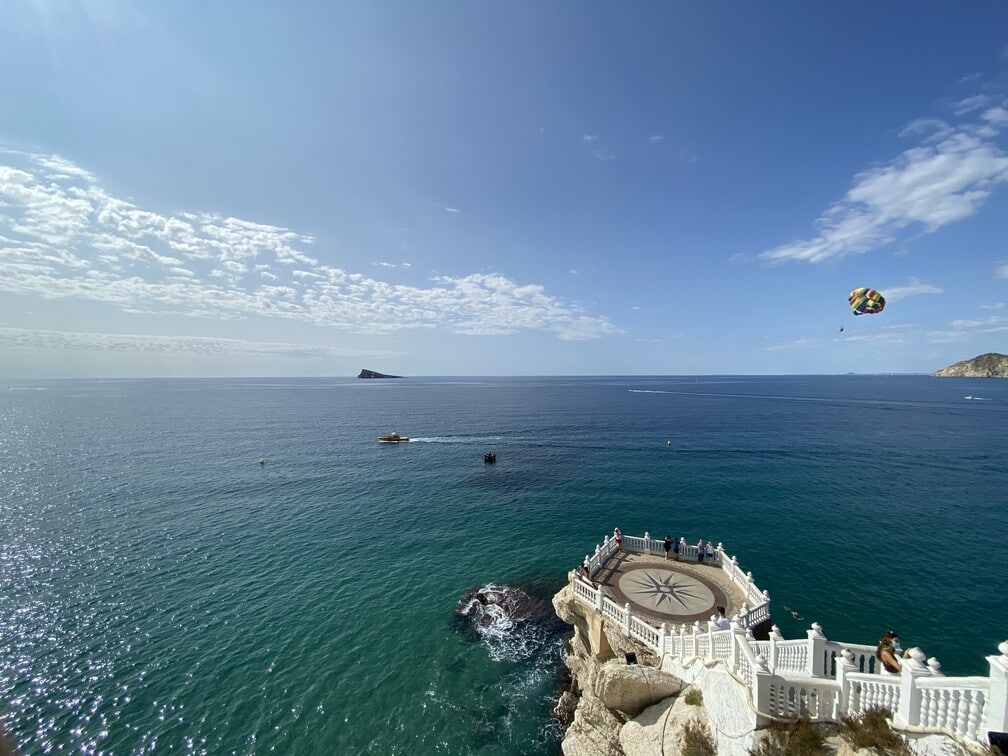 Visit to the mirador del castillo viewpoint and people parasailing in benidorm