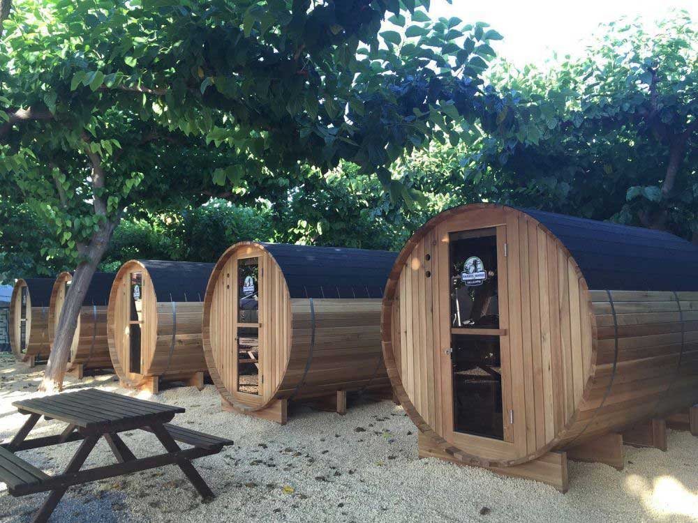 Barrel houses in benidorm für eine andere art von urlaub für paare