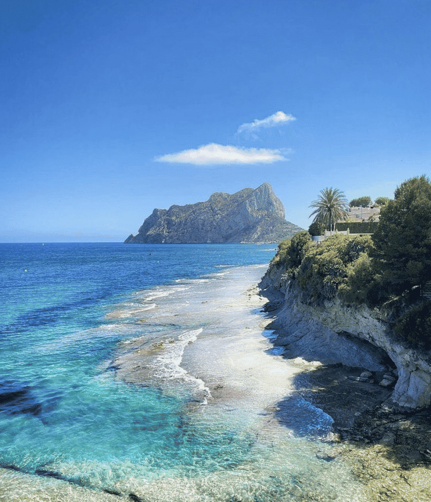 Foto van een andere baai in calpe, de mallorquin baai.