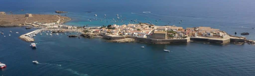 Vista completa e panoramica dell'isola di Tabarca
