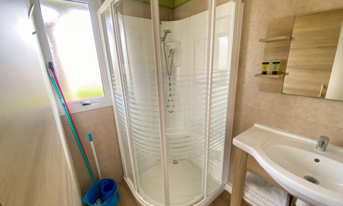 Baño y ducha bungalow titom